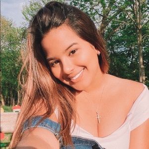 Meet your Posher, Antonia